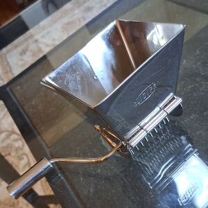 CUISIPRO HANDHELD GRATER